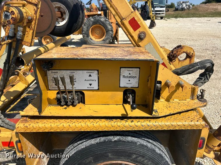 image for item ET3162 2004 Larson reel trailer