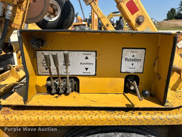 image for item ET3162 2004 Larson reel trailer