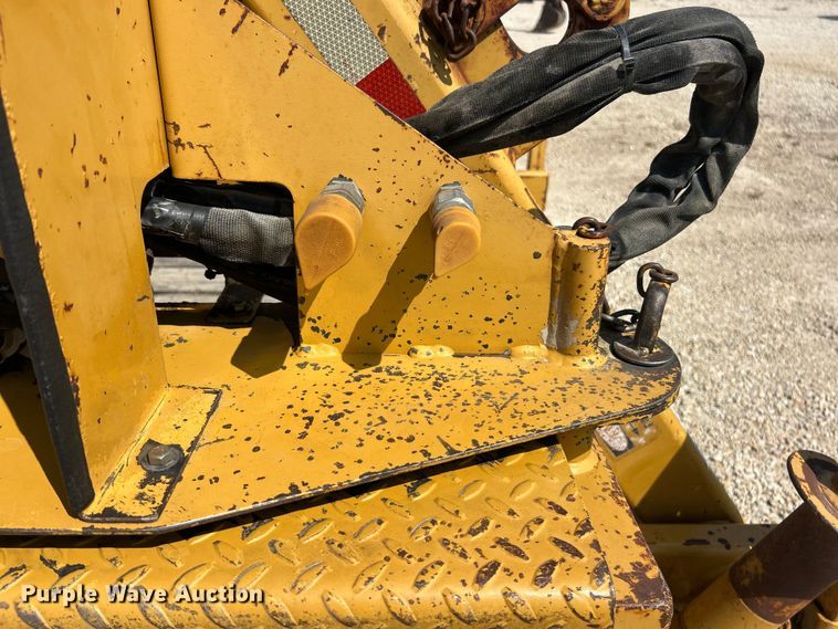 image for item ET3162 2004 Larson reel trailer