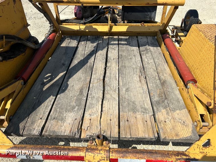 image for item ET3162 2004 Larson reel trailer