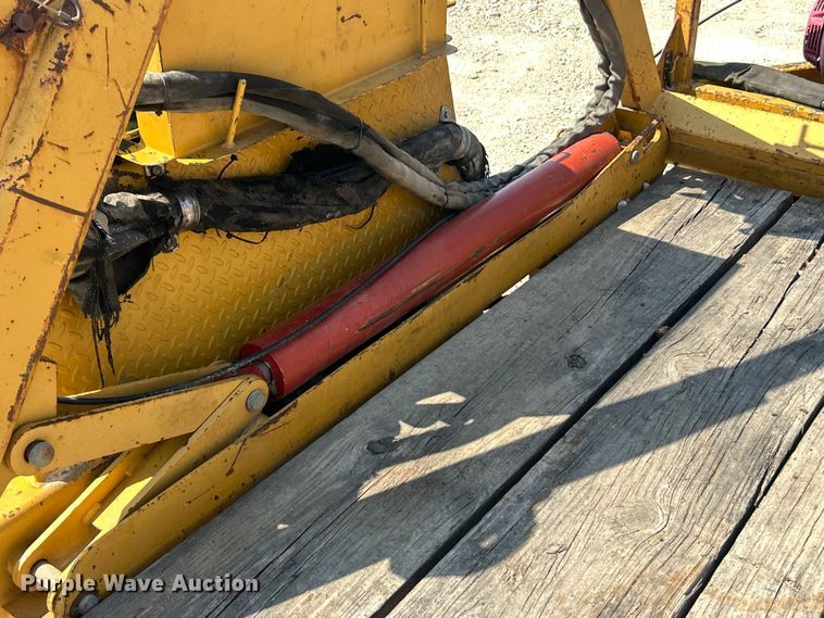 image for item ET3162 2004 Larson reel trailer