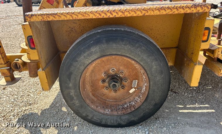 image for item ET3162 2004 Larson reel trailer