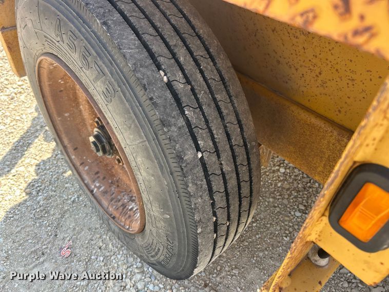 image for item ET3162 2004 Larson reel trailer