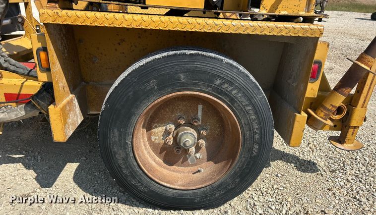 image for item ET3162 2004 Larson reel trailer