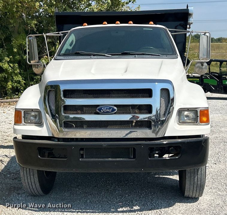 image for item ET3184 2011 Ford F750 Super Duty dump truck