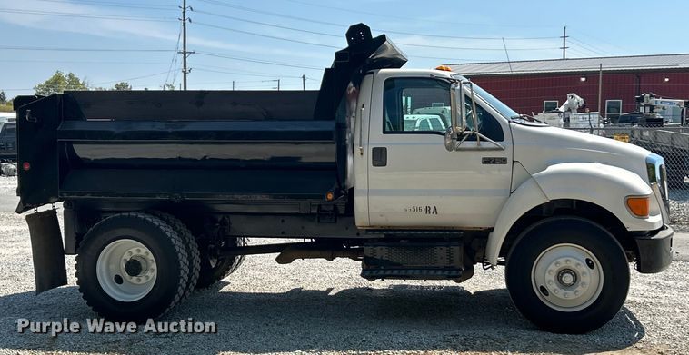 image for item ET3184 2011 Ford F750 Super Duty dump truck