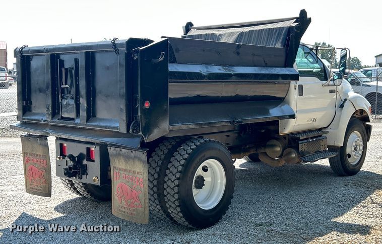image for item ET3184 2011 Ford F750 Super Duty dump truck