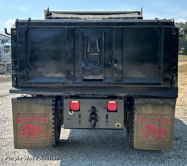 image for item ET3184 2011 Ford F750 Super Duty dump truck