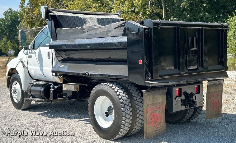 image for item ET3184 2011 Ford F750 Super Duty dump truck