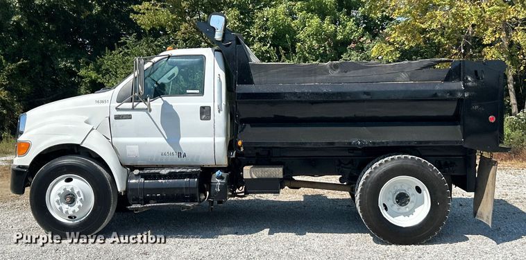 image for item ET3184 2011 Ford F750 Super Duty dump truck