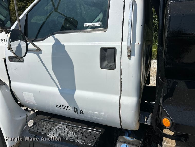 image for item ET3184 2011 Ford F750 Super Duty dump truck