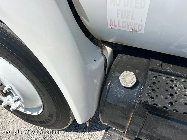 image for item ET3184 2011 Ford F750 Super Duty dump truck