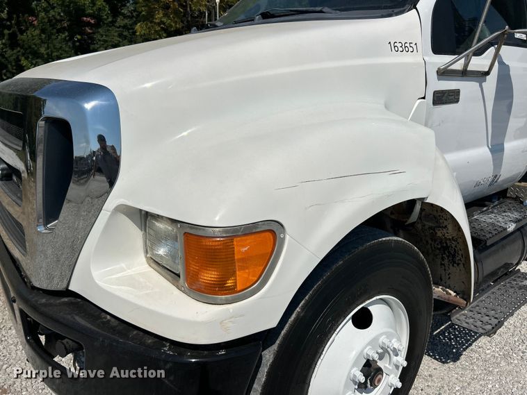 image for item ET3184 2011 Ford F750 Super Duty dump truck