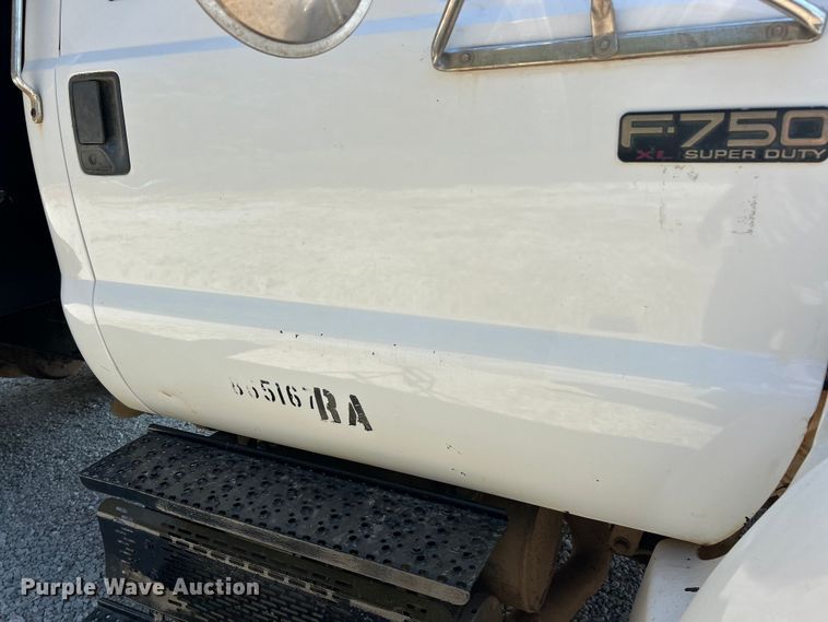 image for item ET3184 2011 Ford F750 Super Duty dump truck