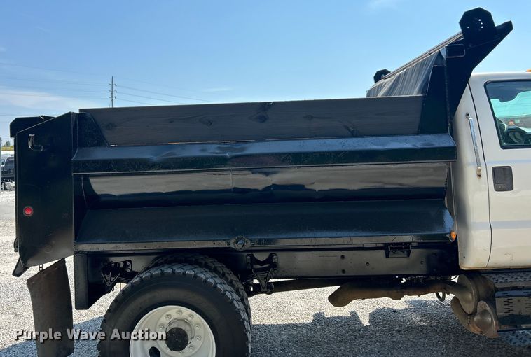 image for item ET3184 2011 Ford F750 Super Duty dump truck