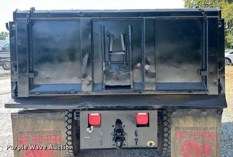 image for item ET3184 2011 Ford F750 Super Duty dump truck