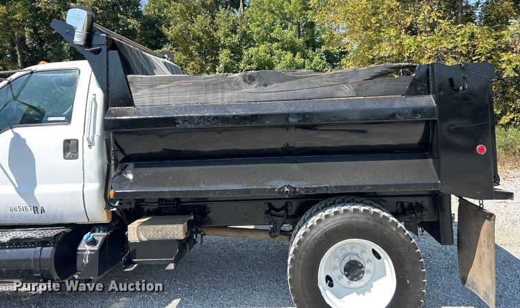 image for item ET3184 2011 Ford F750 Super Duty dump truck