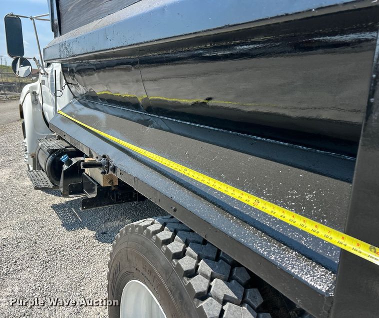image for item ET3184 2011 Ford F750 Super Duty dump truck