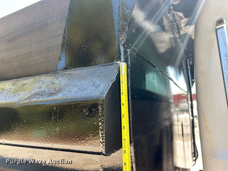 image for item ET3184 2011 Ford F750 Super Duty dump truck