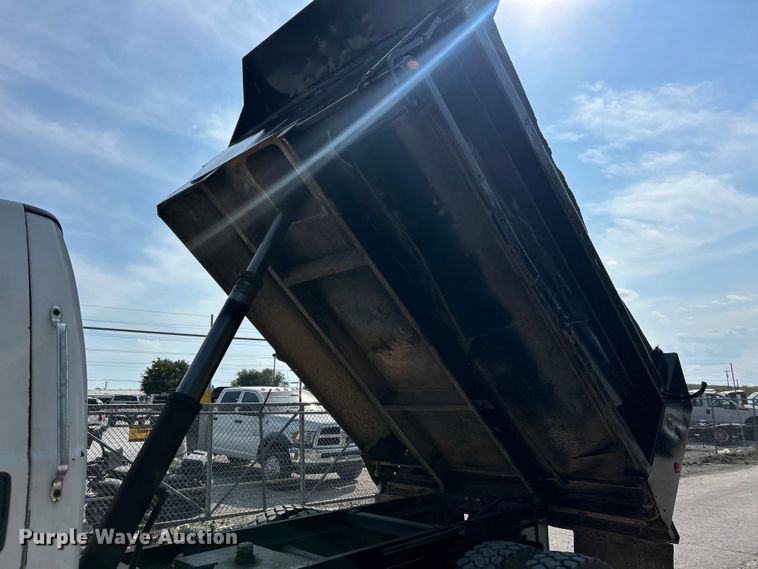 image for item ET3184 2011 Ford F750 Super Duty dump truck