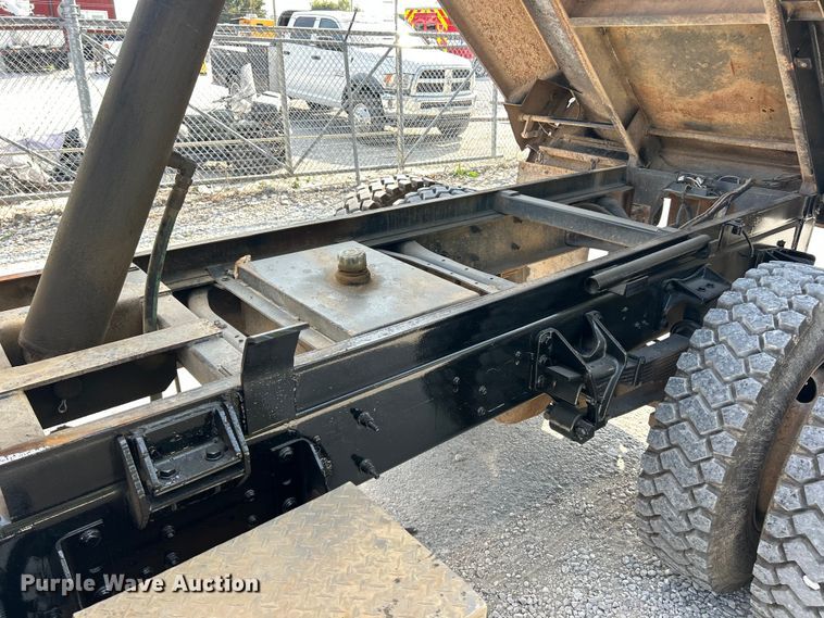 image for item ET3184 2011 Ford F750 Super Duty dump truck