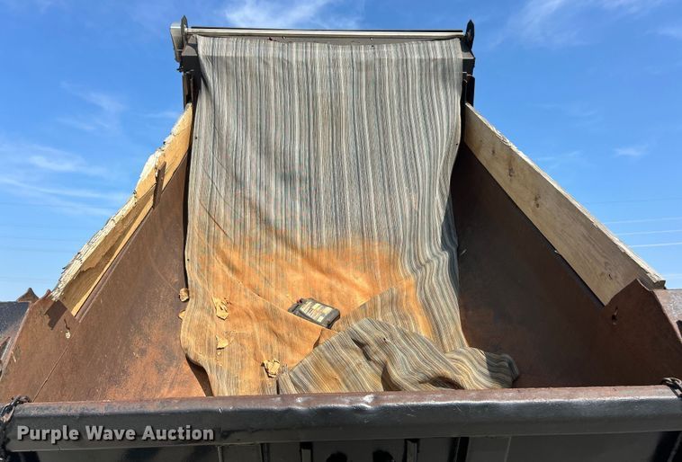 image for item ET3184 2011 Ford F750 Super Duty dump truck