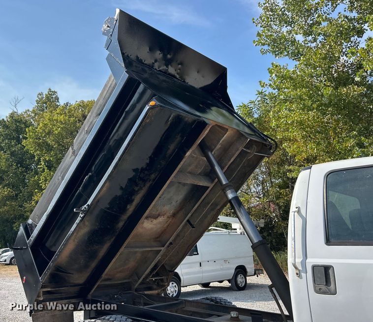 image for item ET3184 2011 Ford F750 Super Duty dump truck