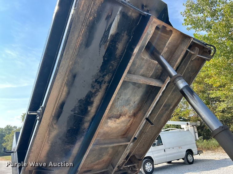 image for item ET3184 2011 Ford F750 Super Duty dump truck