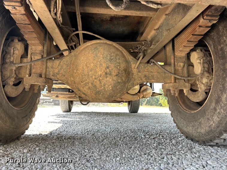 image for item ET3184 2011 Ford F750 Super Duty dump truck