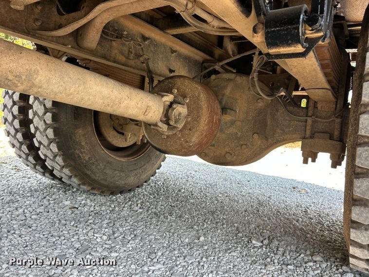 image for item ET3184 2011 Ford F750 Super Duty dump truck