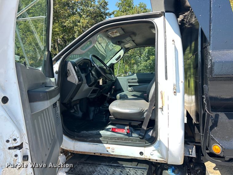 image for item ET3184 2011 Ford F750 Super Duty dump truck