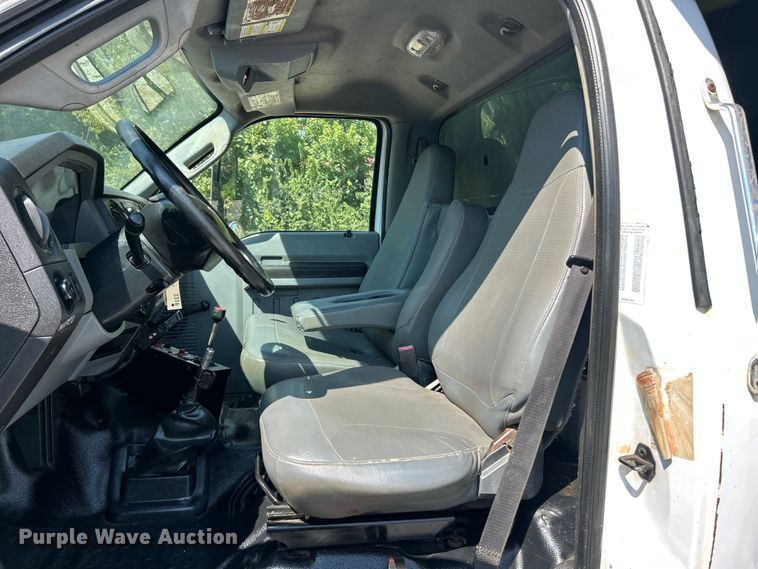 image for item ET3184 2011 Ford F750 Super Duty dump truck