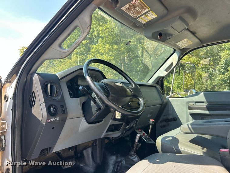 image for item ET3184 2011 Ford F750 Super Duty dump truck