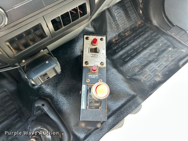 image for item ET3184 2011 Ford F750 Super Duty dump truck