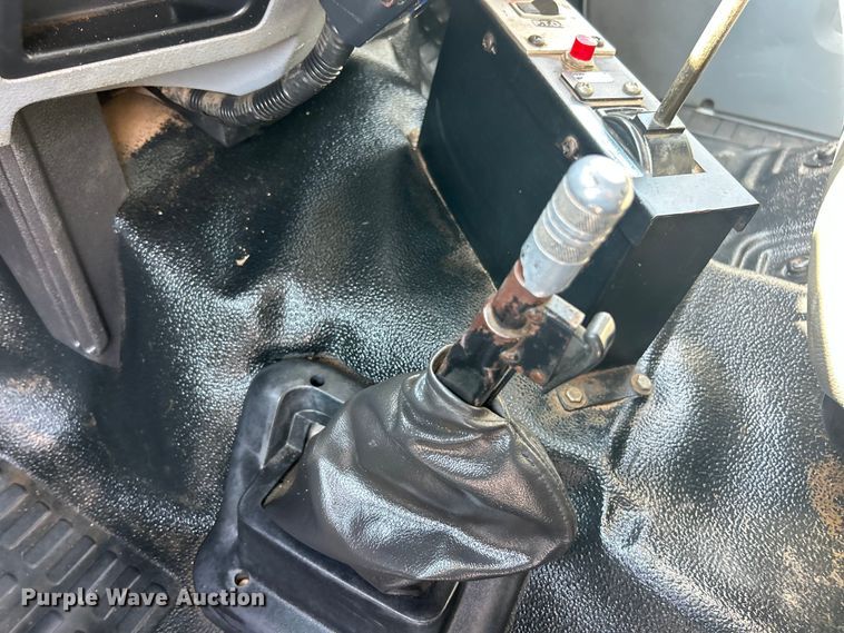 image for item ET3184 2011 Ford F750 Super Duty dump truck