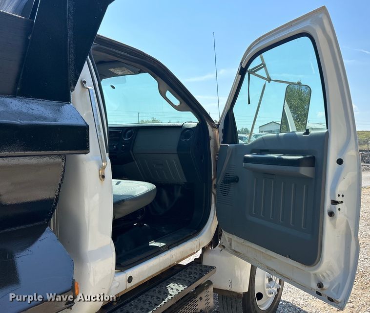 image for item ET3184 2011 Ford F750 Super Duty dump truck