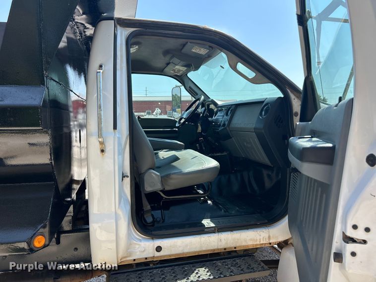 image for item ET3184 2011 Ford F750 Super Duty dump truck