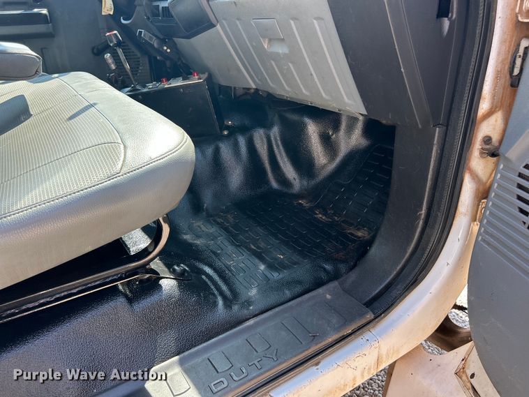 image for item ET3184 2011 Ford F750 Super Duty dump truck