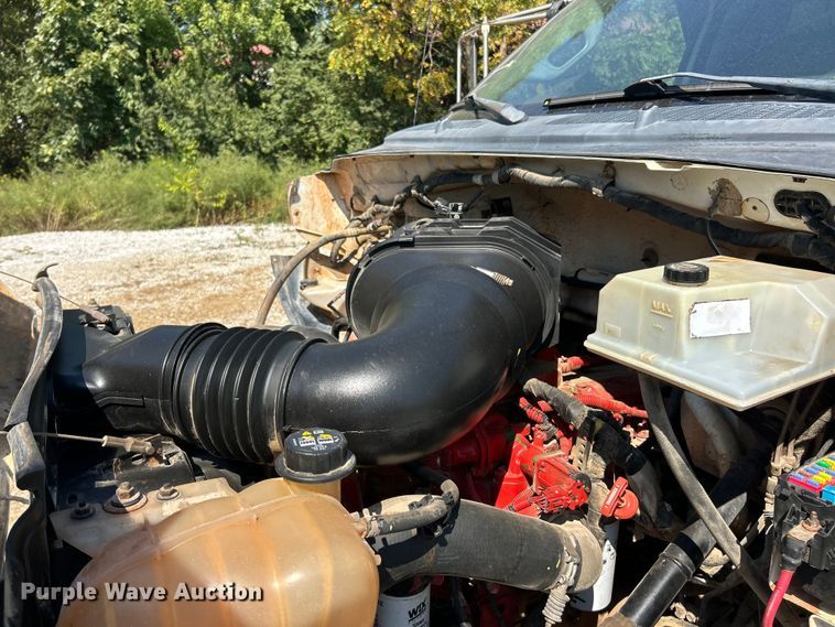 image for item ET3184 2011 Ford F750 Super Duty dump truck