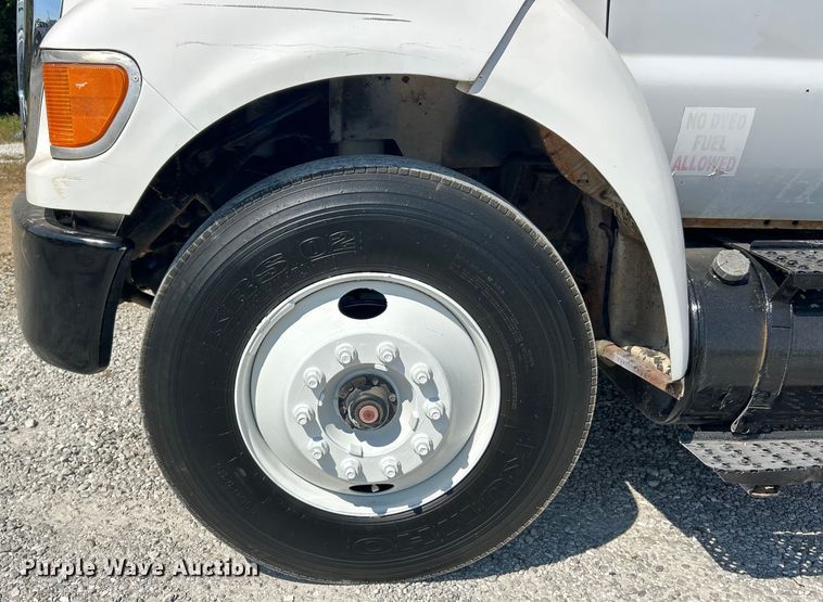 image for item ET3184 2011 Ford F750 Super Duty dump truck