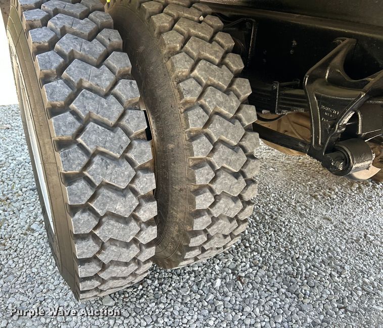 image for item ET3184 2011 Ford F750 Super Duty dump truck