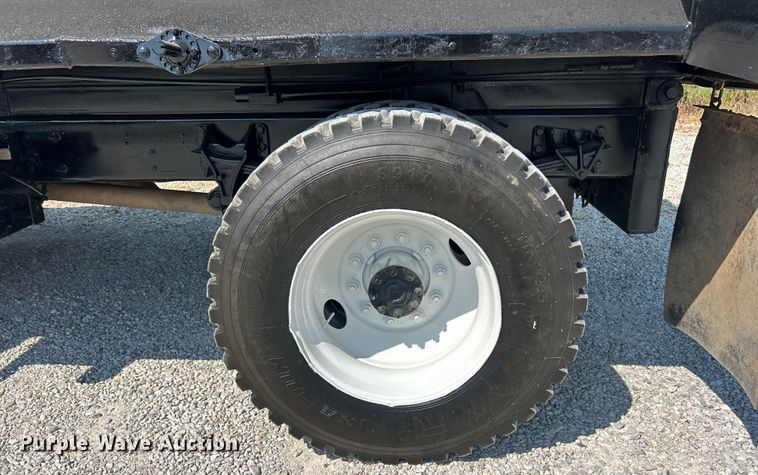 image for item ET3184 2011 Ford F750 Super Duty dump truck