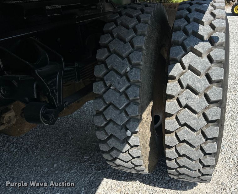 image for item ET3184 2011 Ford F750 Super Duty dump truck