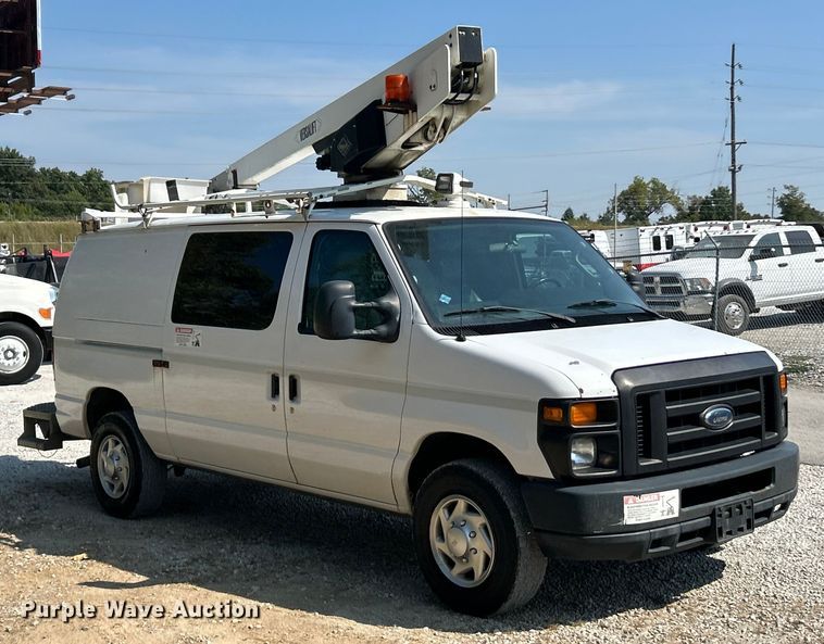 image for item ET3187 2010 Ford E350 Super Duty van with bucket lift