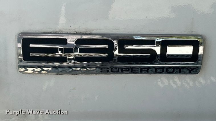 image for item ET3187 2010 Ford E350 Super Duty van with bucket lift