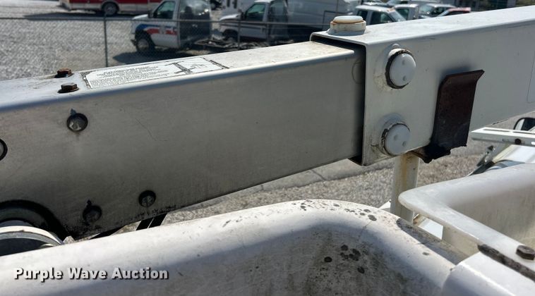 image for item ET3187 2010 Ford E350 Super Duty van with bucket lift