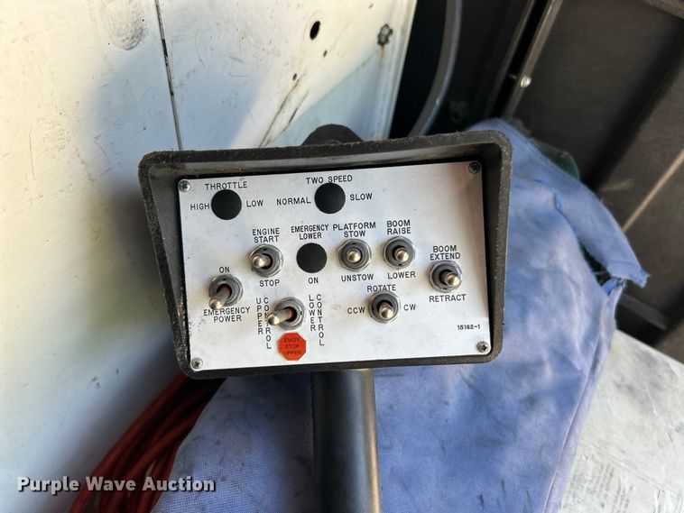 image for item ET3187 2010 Ford E350 Super Duty van with bucket lift