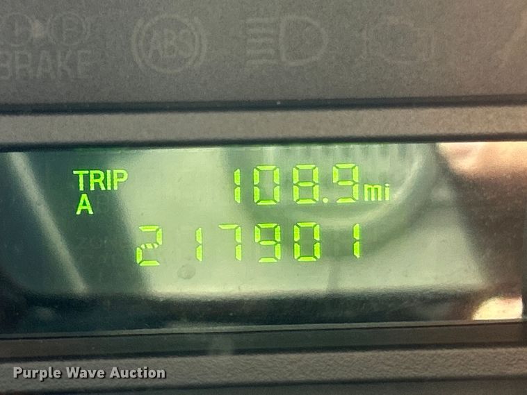 image for item ET3187 2010 Ford E350 Super Duty van with bucket lift