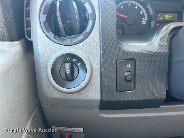 image for item ET3187 2010 Ford E350 Super Duty van with bucket lift