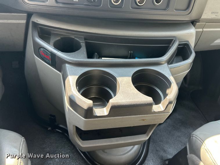 image for item ET3187 2010 Ford E350 Super Duty van with bucket lift